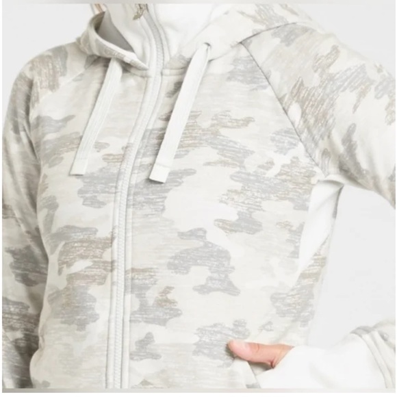 Athleta Triumph Hoodie in Gypsum Camo - Picture 4 of 14